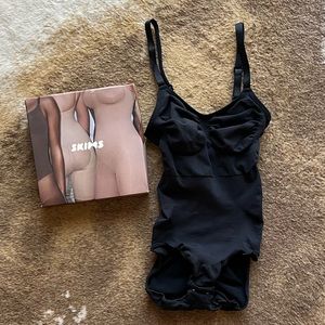 SKIMS Sculpting Bodysuit with Snaps Onyx Black